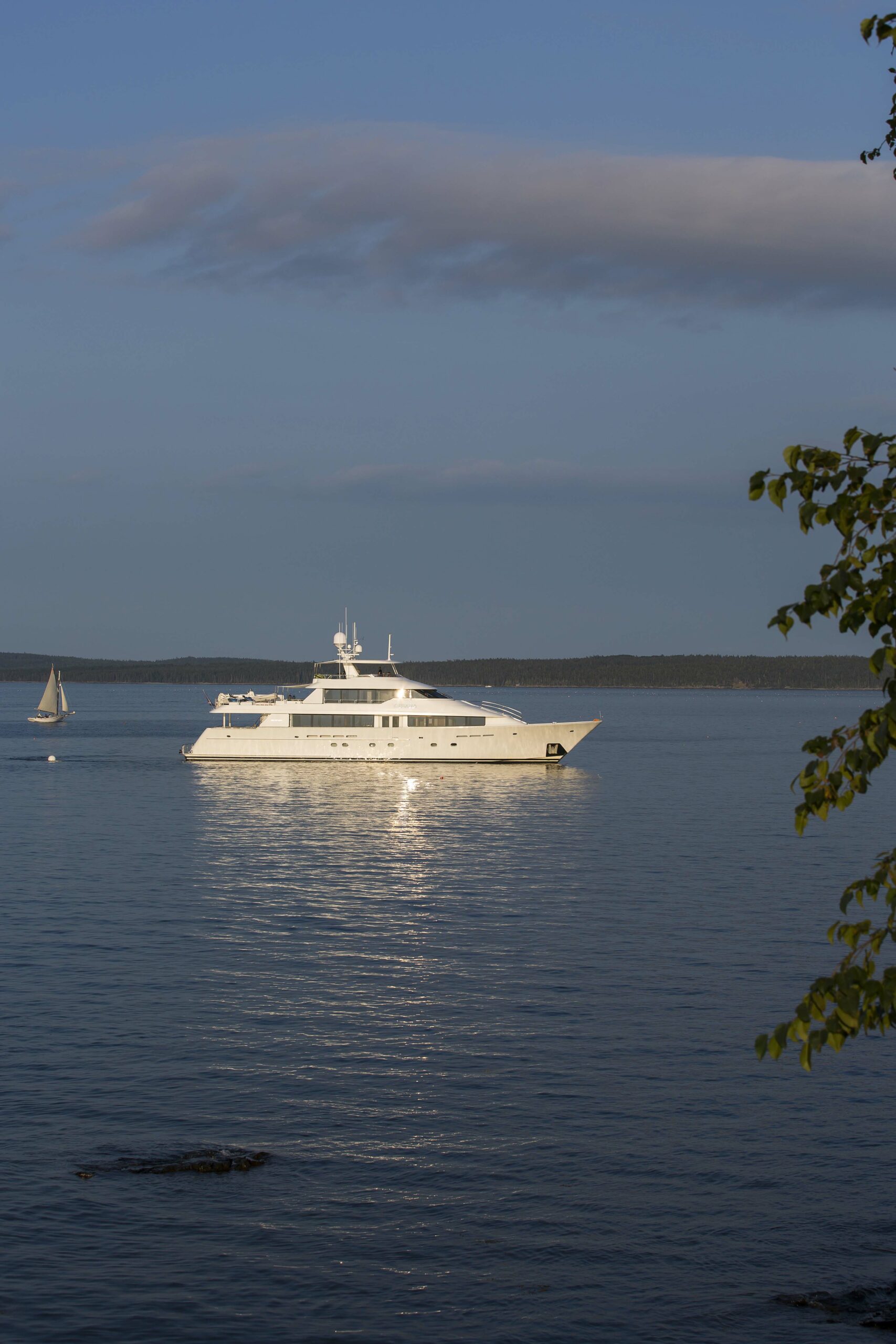 130' (39.62m) Westport Sold by Worth Avenue Yachts
