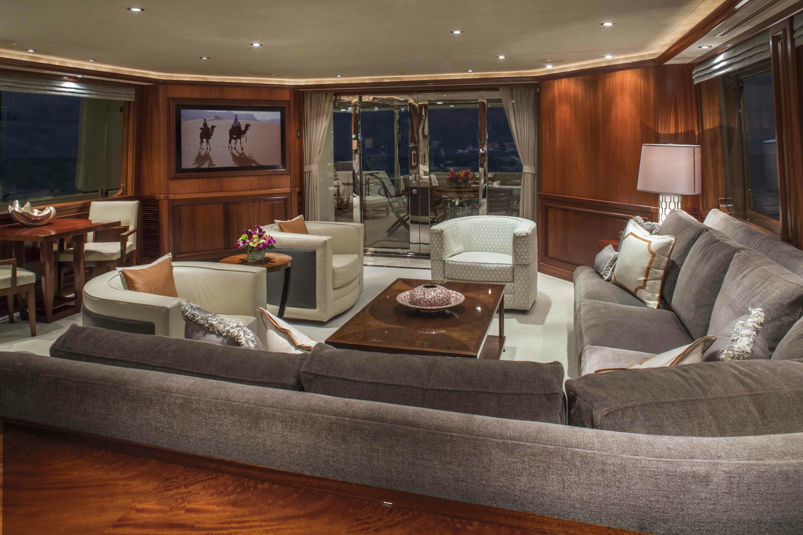 M/Y Antares yacht for sale. Salon.