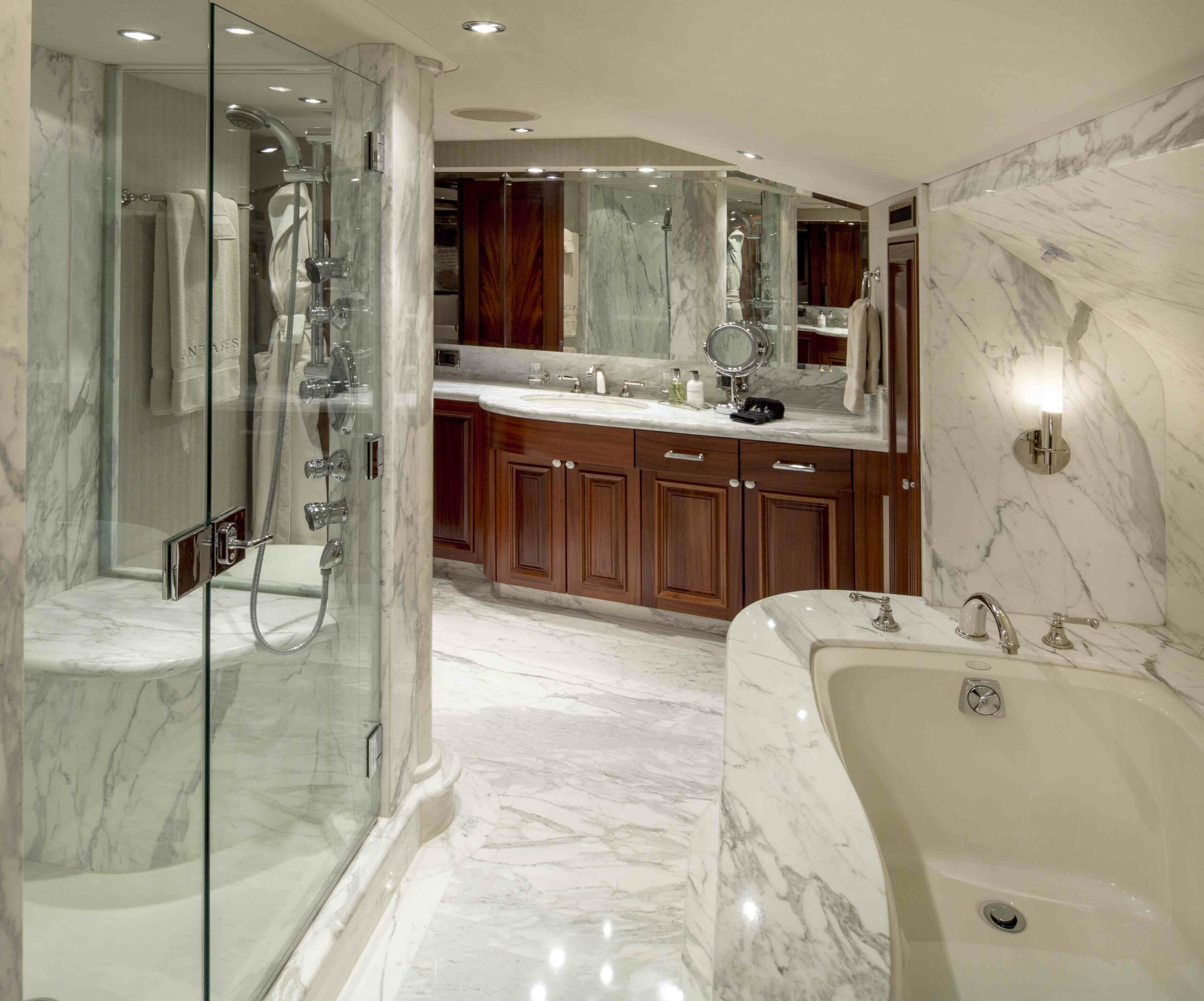M/Y Antares yacht for sale, vip bathroom.