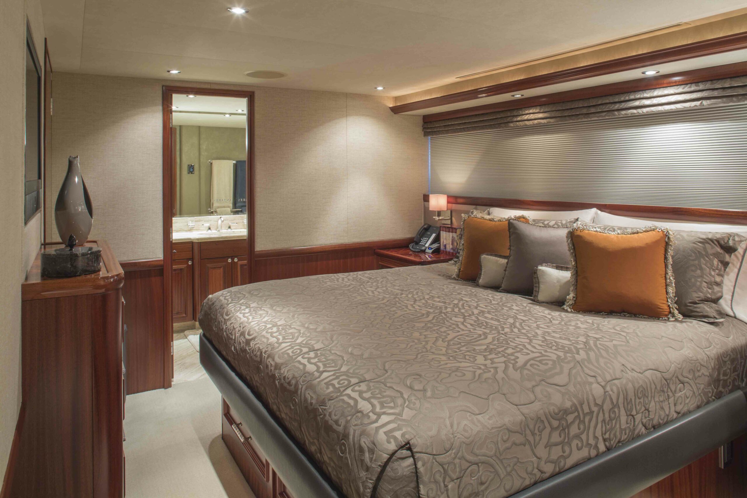 M/Y Antares yacht for sale, guest stateroom.