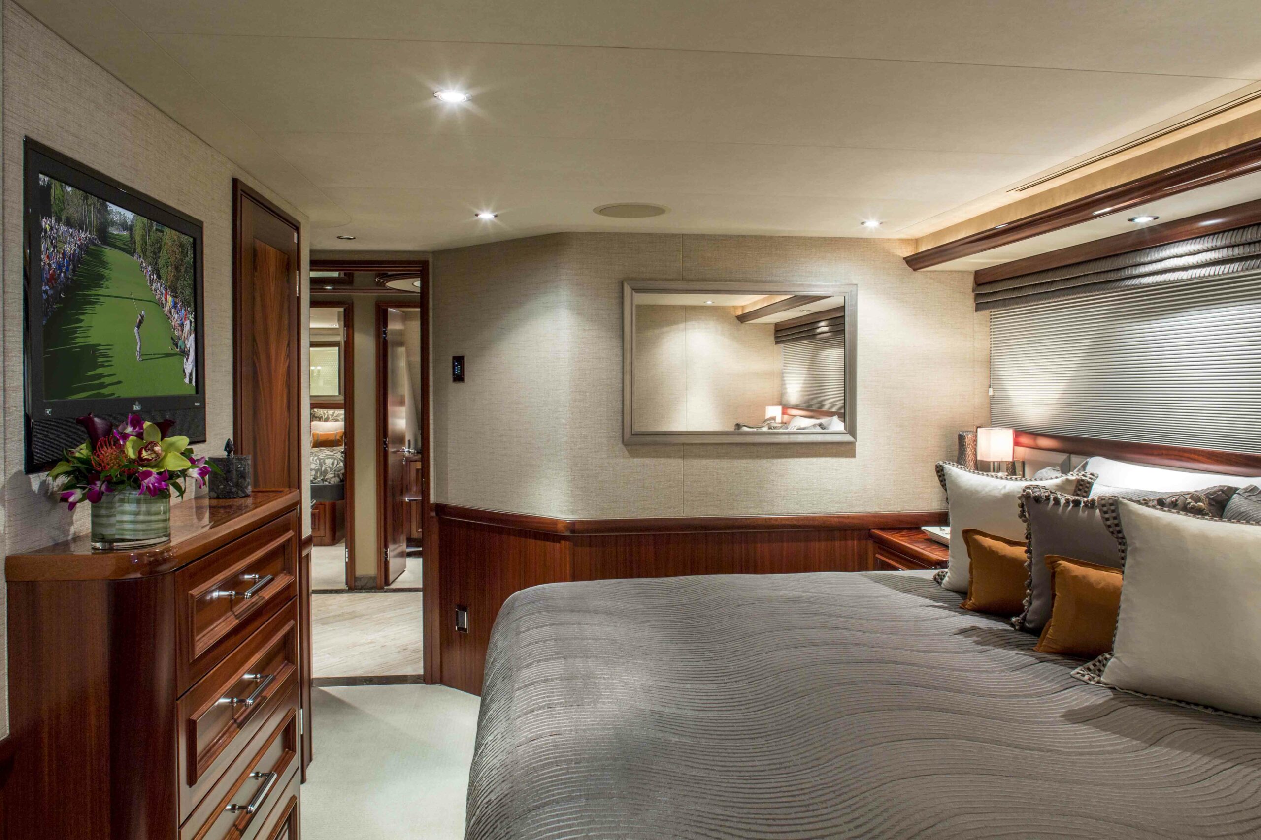 M/Y Antares yacht for sale, guest stateroom.