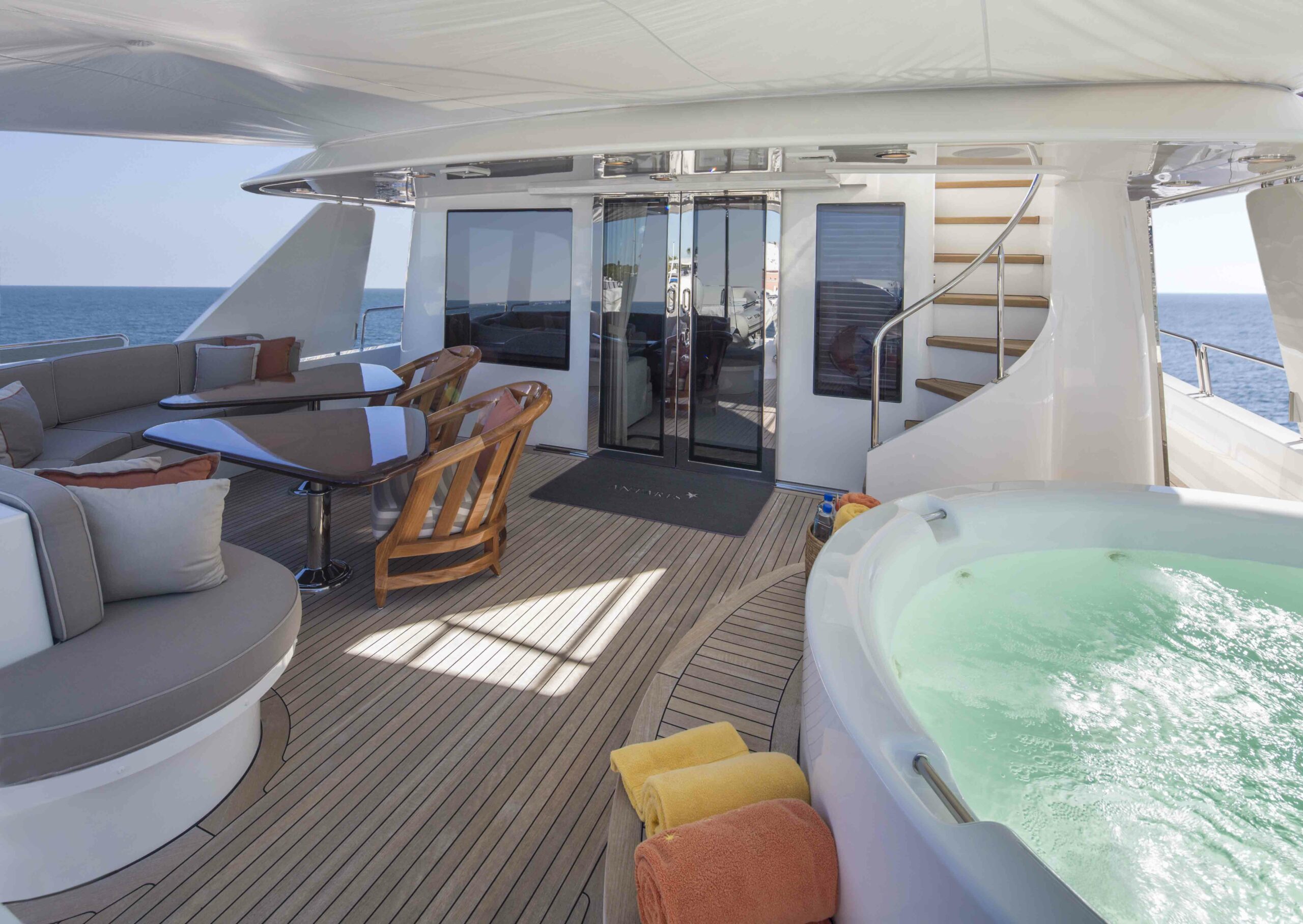 M/Y Antares yacht for sale, jacuzzi