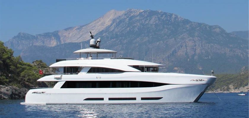 111' CURVELLE YACHT QUARANTA FOR SALE