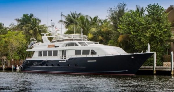 CHARTER YACHT LADY LEX