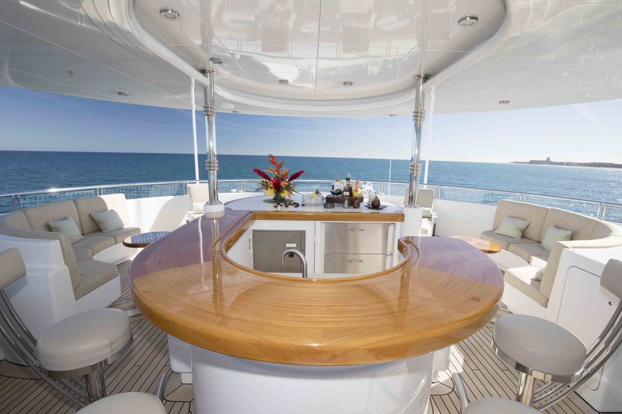 Sundeck Worth Avenue Yachts_152 Hakvoort_ALLEGRIA