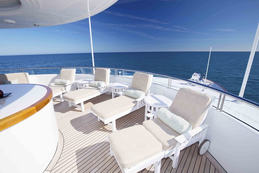 Sundeck Worth Avenue Yachts_152 Hakvoort_ALLEGRIA