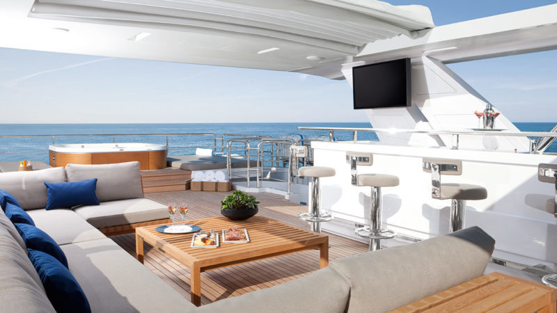 140' BENETTI YACHT CHEERS 46 FOR SALE & CHARTER LOUNGE