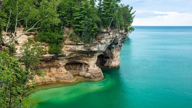 Pictured Rocks USA yachting