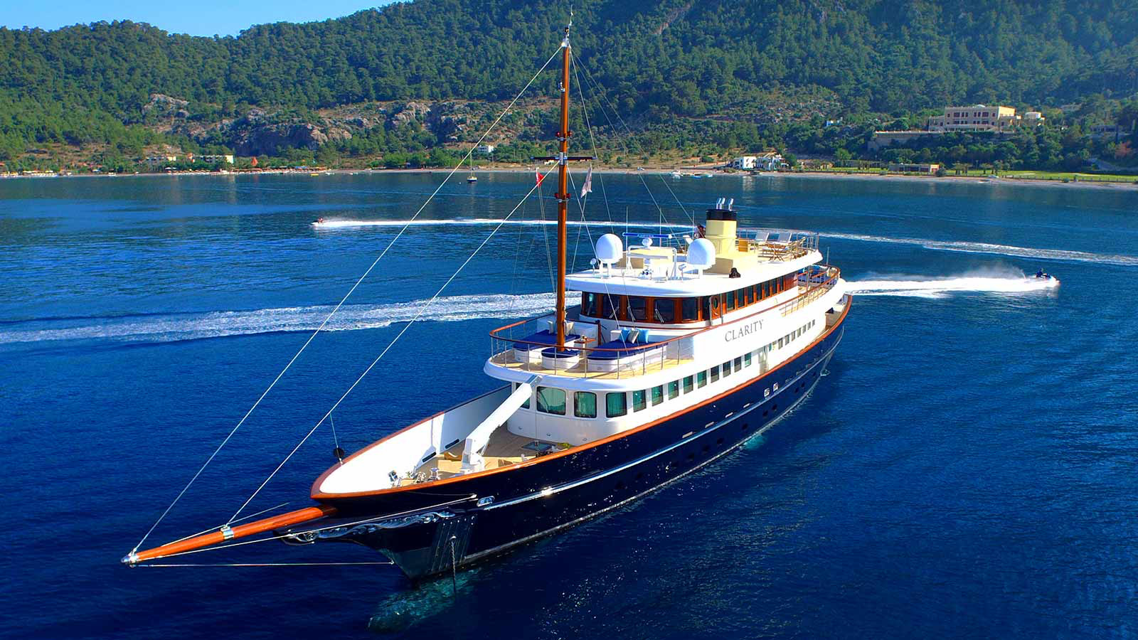 CLARITY yacht for charter