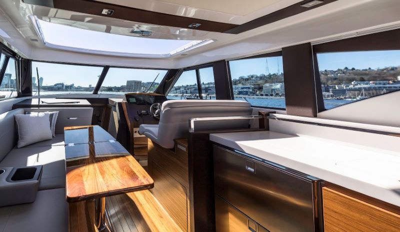 BLUTOPIA - 39' Tiara Coupe 2018 Salon