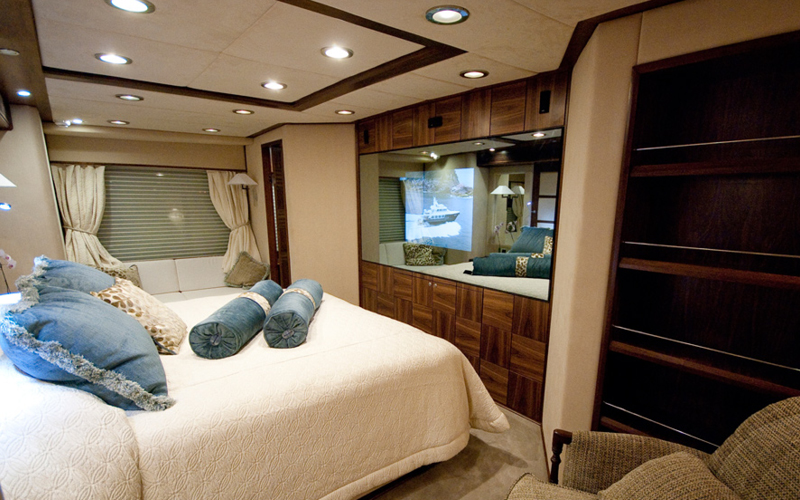 RED PEARL 100' MCP Yacht 2010 Stateroom