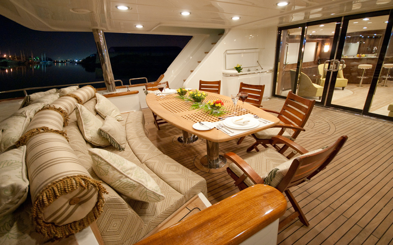 RED PEARL 100' MCP Yacht 2010 Aft Deck