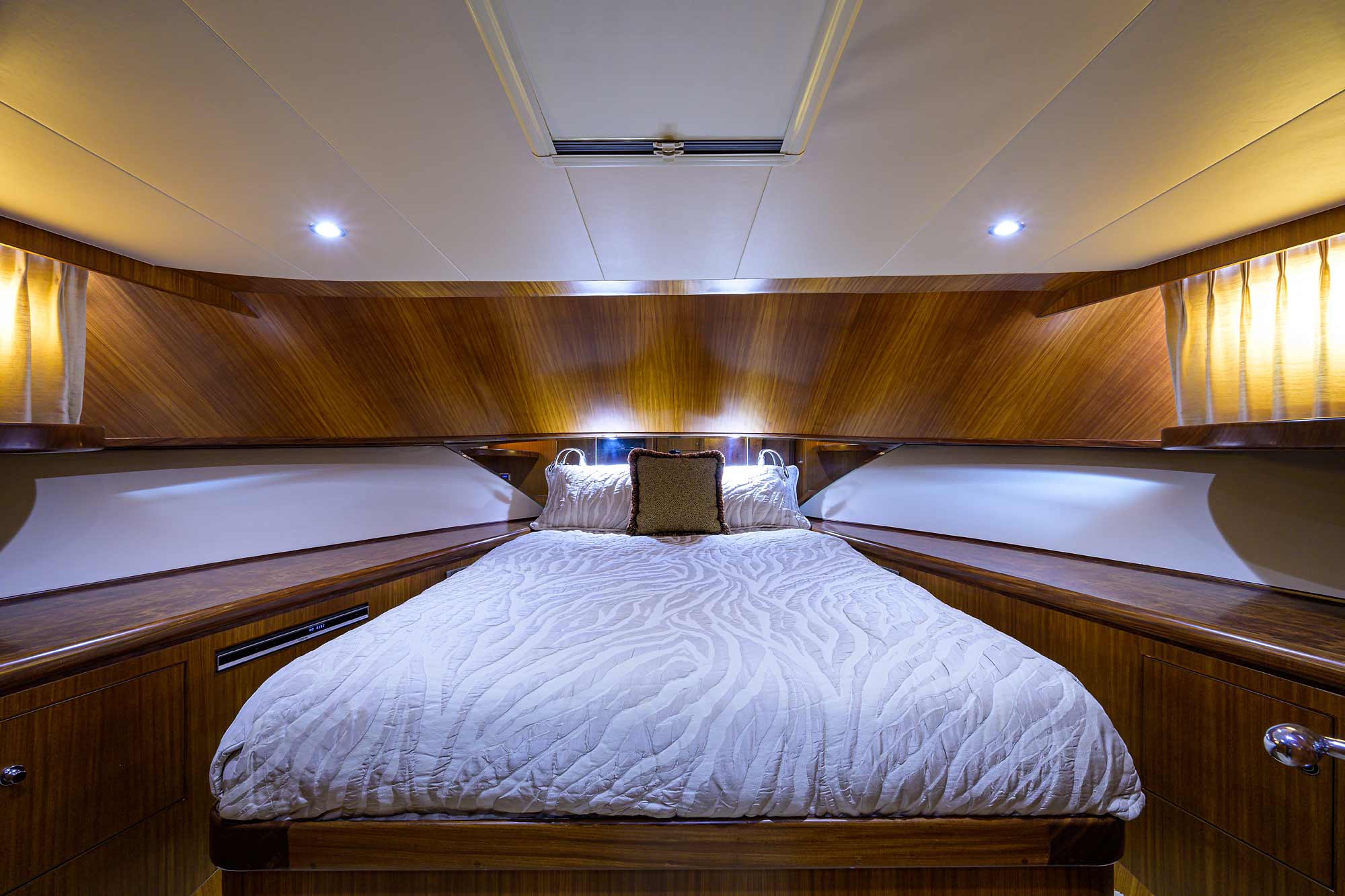 EMILY E 64 Ocean Alexander Yacht VIP Stateroom