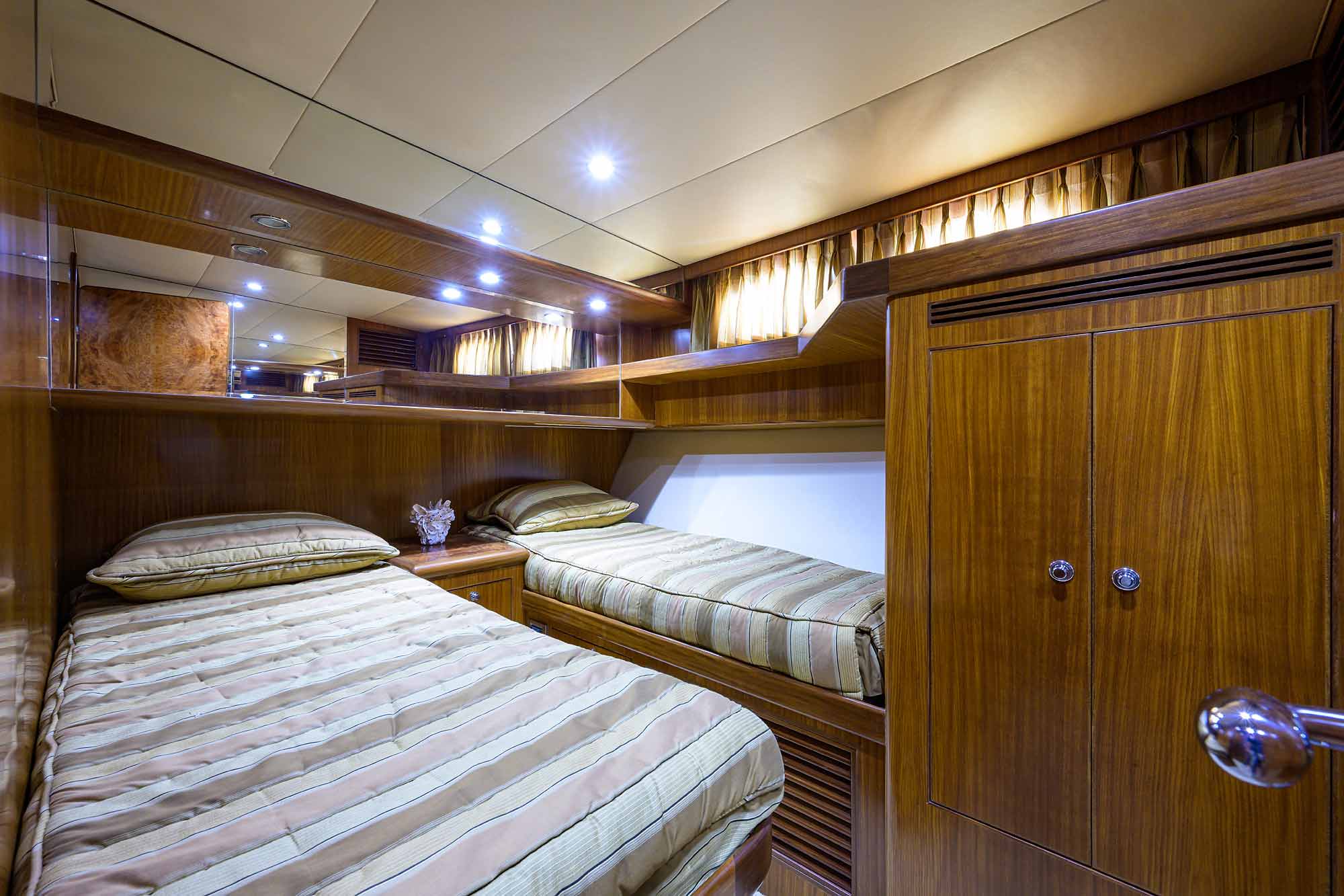 EMILY E 64 Ocean Alexander Yacht Guest Stateroom