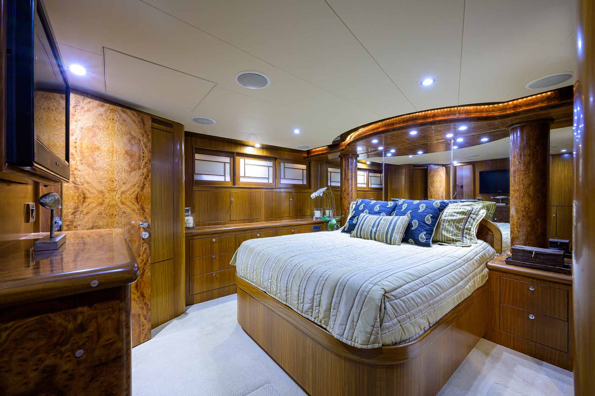 EMILY E 64 Ocean Alexander Yacht Owner Stateroom