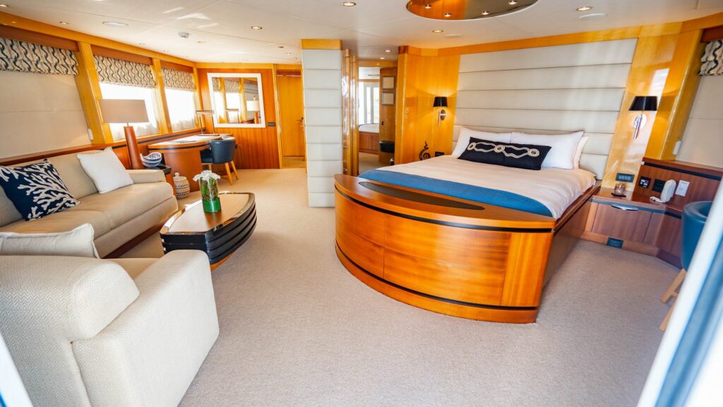Spirit yacht Wavepiercer dual-hull motor yacht for sale catamaran