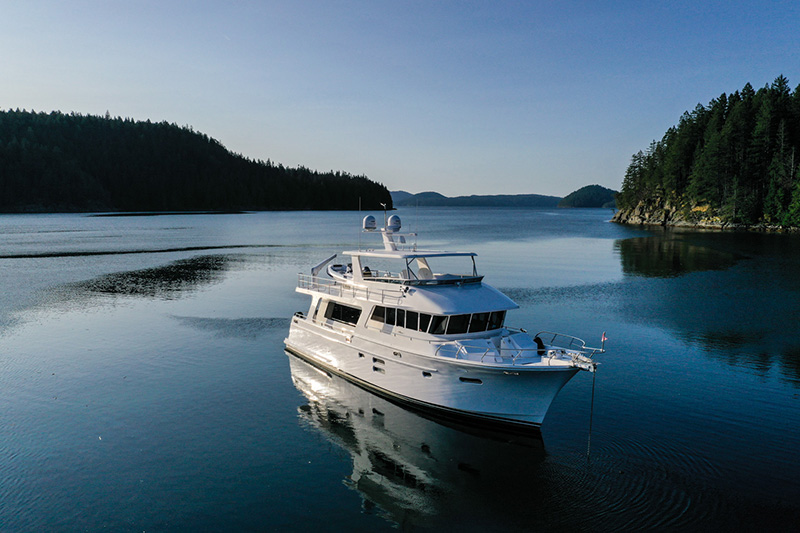 MAHALO 68-foot-hampton-endurance-658-yacht