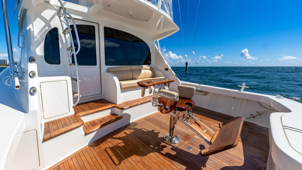 EL PATO 48 Viking Convertible Sport Fisher Cockpit
