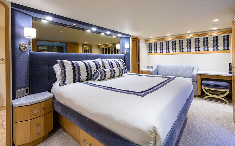 BETSY 98' Westport 1998.2021 Owner Stateroom