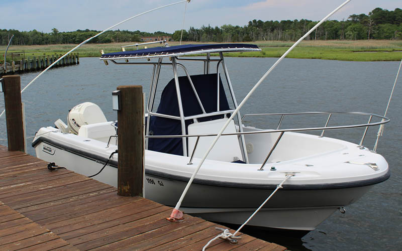 OUTRAGE 23' Boston Whaler 1999.2013 Profile