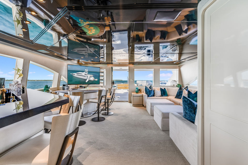 Skylounge of CUPCAKE 132 foot Westship yacht for charter