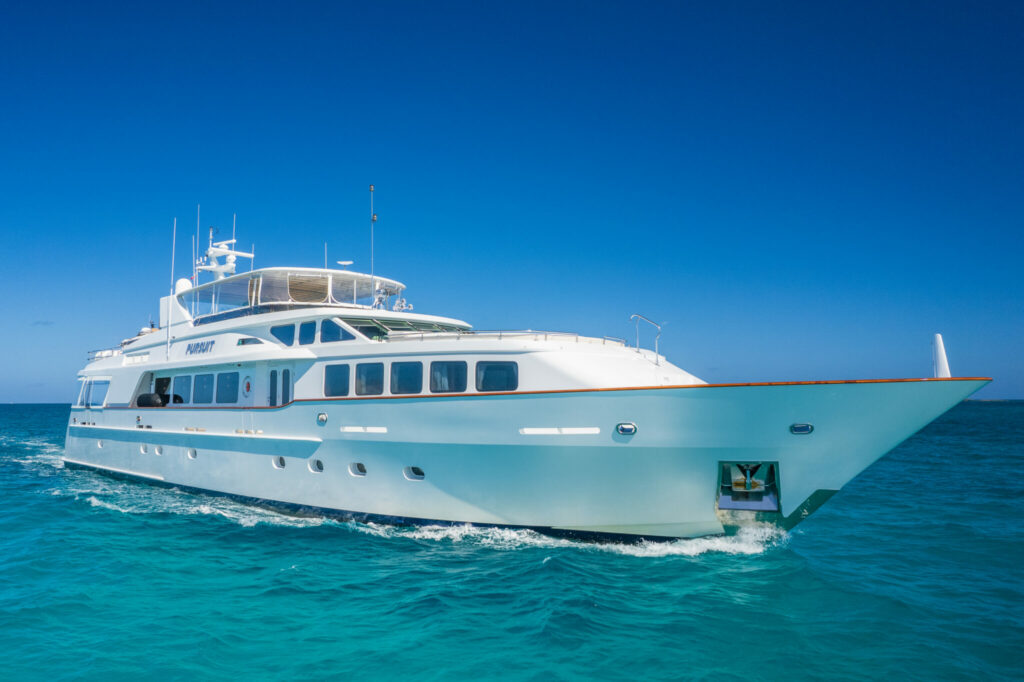 Profile of charter yacht PURSUIT