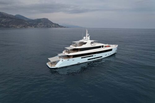 Profile of Admiral yacht CROCUS