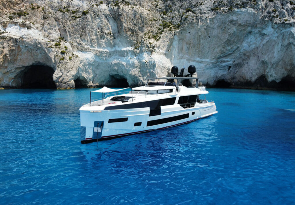 Profile of OLYMPUS 88 foot yacht for charter