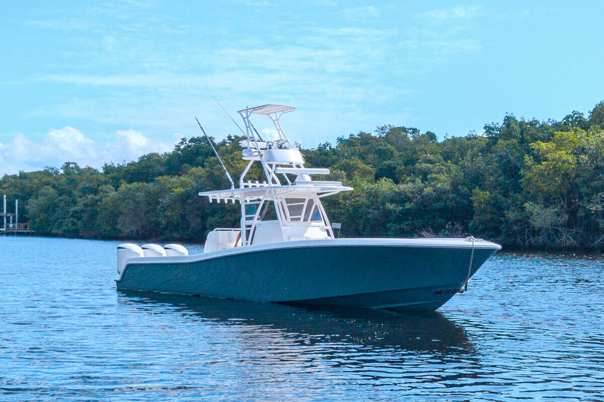 IN PURSUIT YACHT FOR SALE - 39′ INVINCIBLE