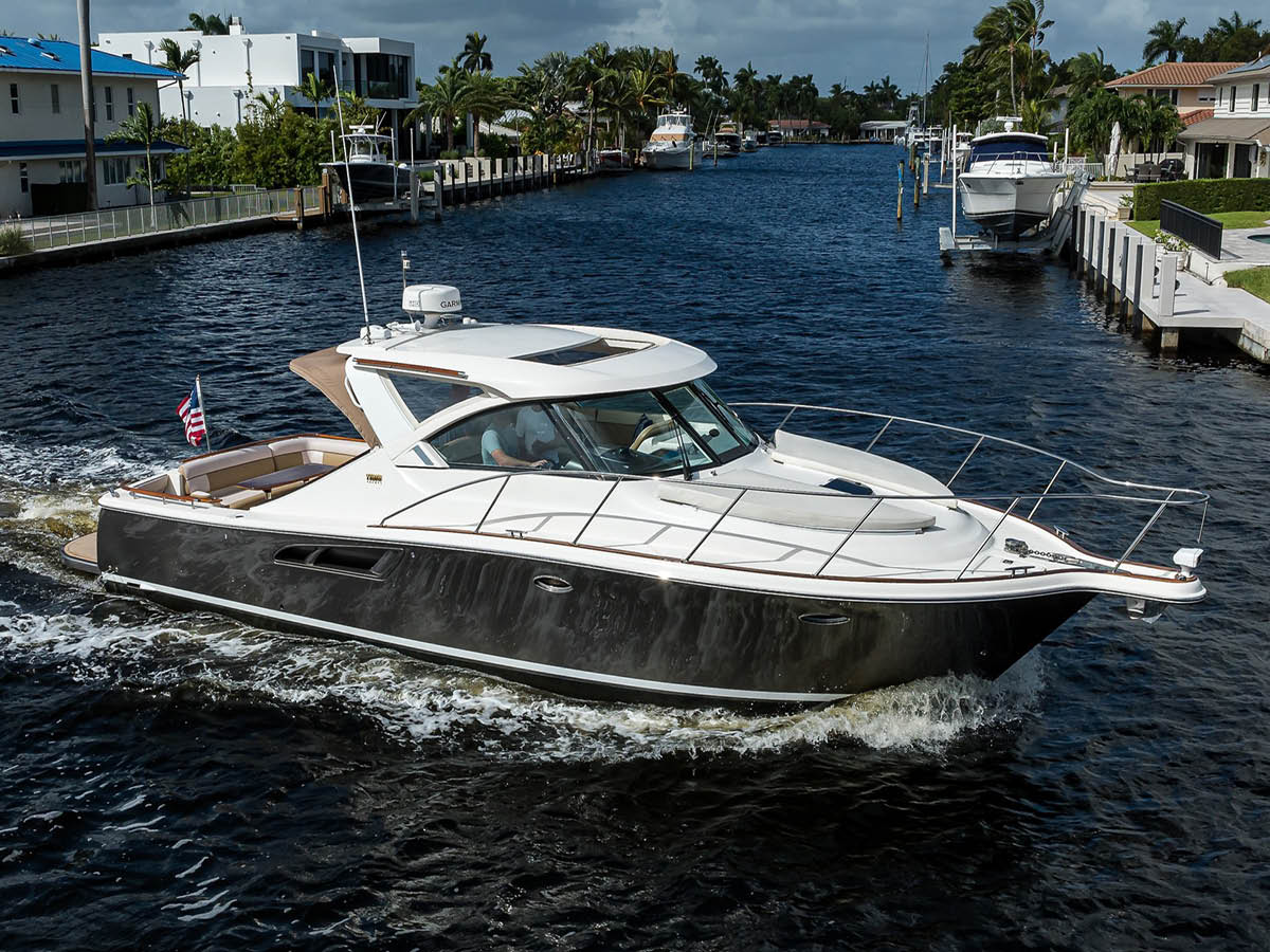 NO VACANCY 36 Tiara 2013 Profile