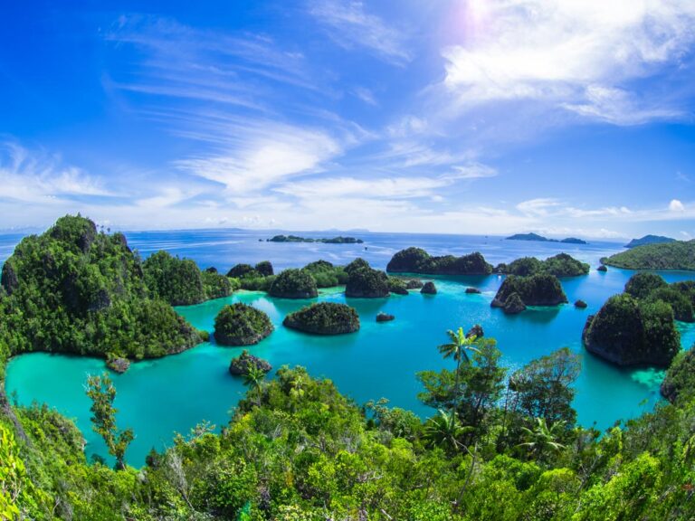 Komodo Yacht Charter Itinerary