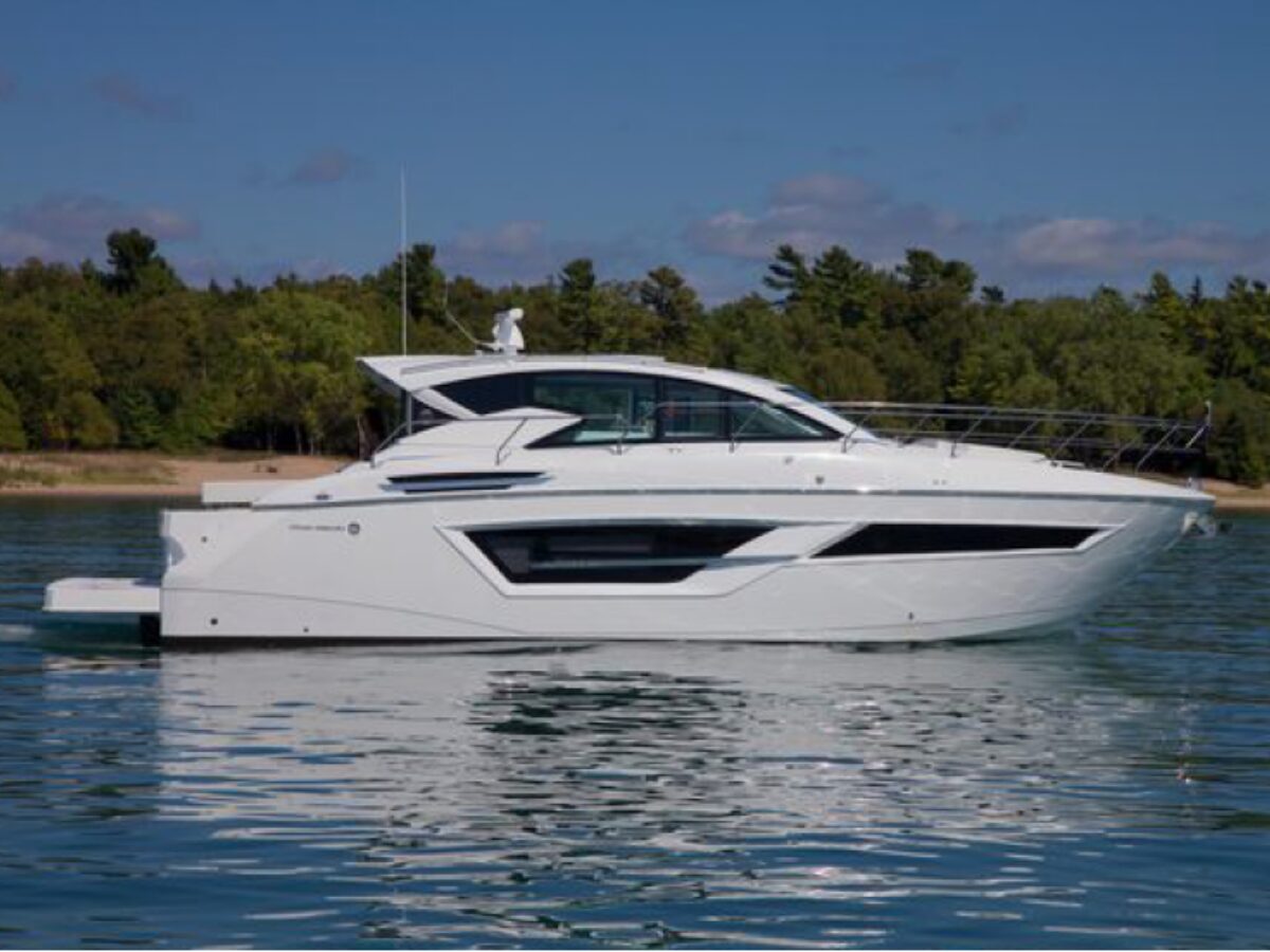 SOLD - MISS MOLLY 46' Cruisers Yachts 2020
