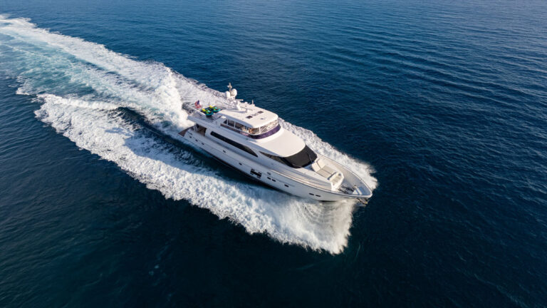 Profile of PILOT LOUNGE, a 91 foot Horizon yacht for charter.