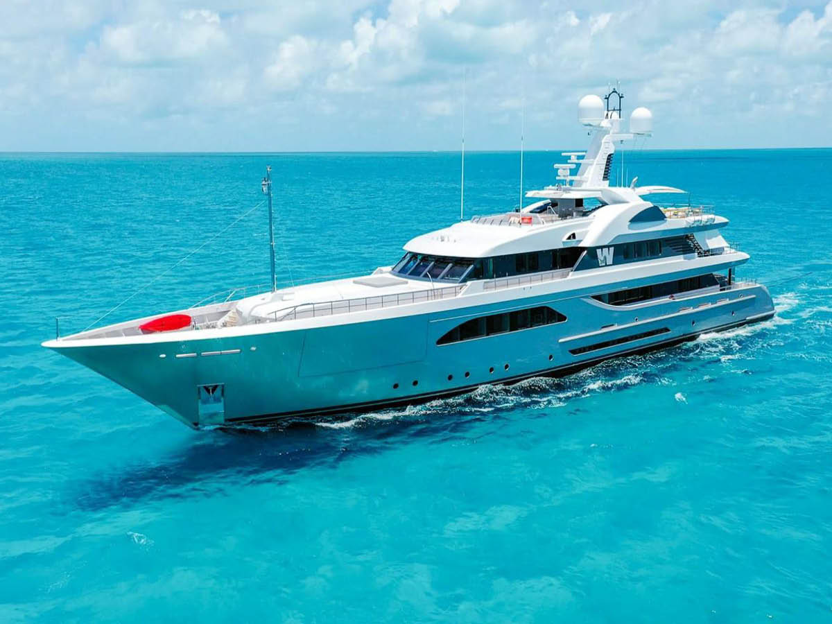 Superyacht W 189' Feadship 2013/2020 Starboard Bow Profile