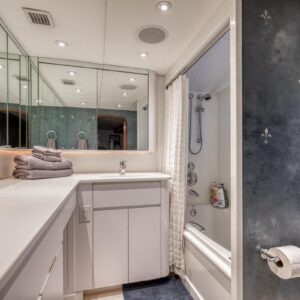 MY LADY ALASKA - Master ensuite of LADY ALASKA, a 97 foot Broward yacht for charter in Alaska.