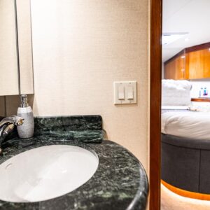 Guest ensuite of INDY, an 85 foot Hatteras yacht for charter in New England.