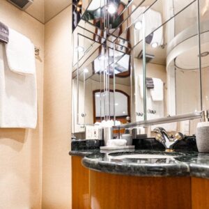 Guest ensuite of INDY, an 85 foot Hatteras yacht for charter in New England.