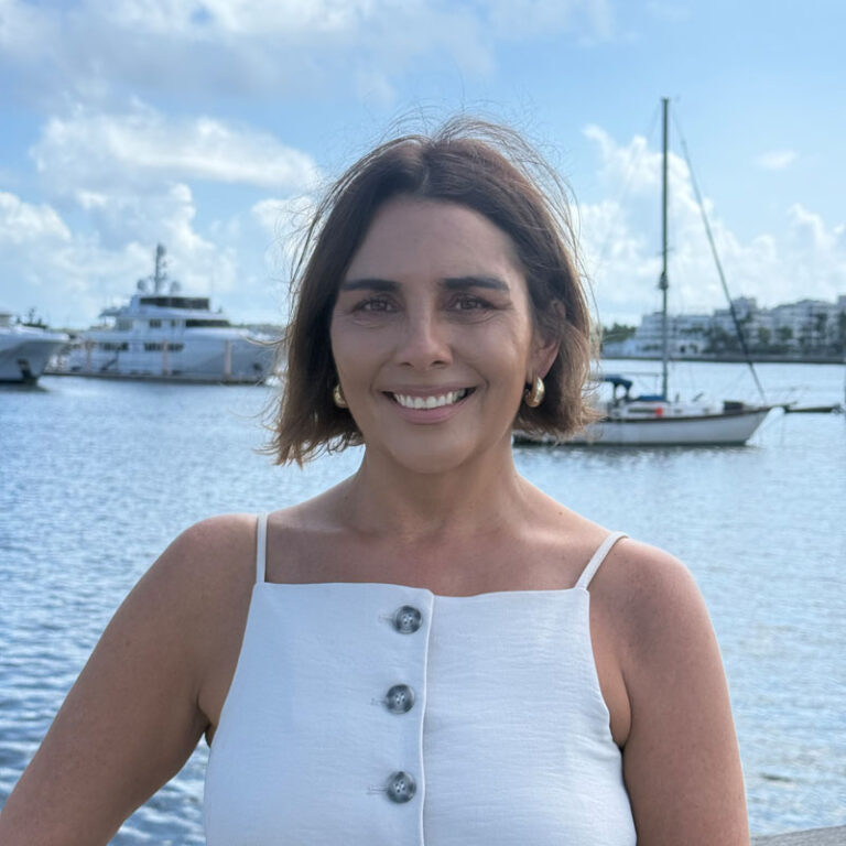 Headshot of Jennifer Tracy, Charter Retail Assistant based out of the Palm Beach Office.
