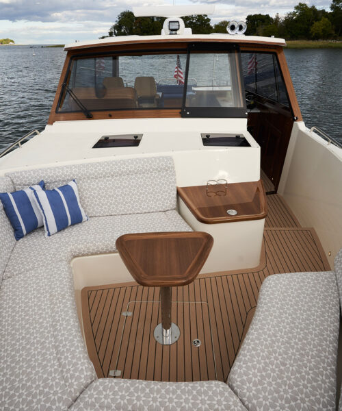 DAYCHASER 48 Forward Seating