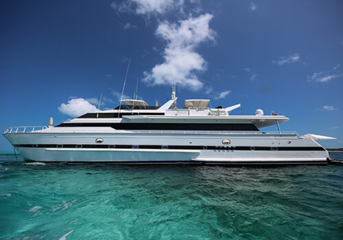 1-YACHT_ILLUSIONS_01