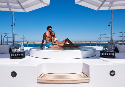 Yacht Charters vs Cruise Lines