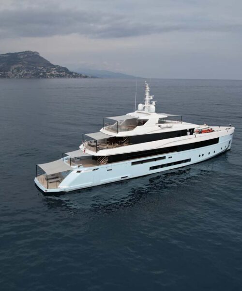 Profile of Admiral yacht CROCUS