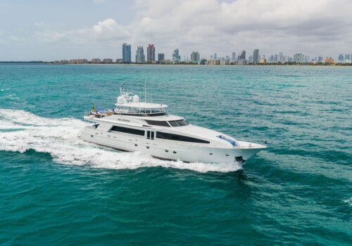 Running profile of RISK & REWARD, a 120 foot Crescent yacht for charter in the Bahamas.