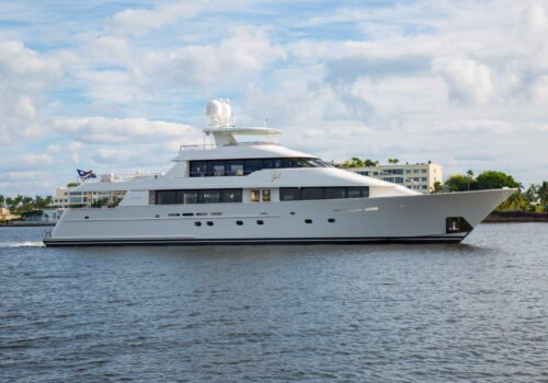 130' (39.62m) Westport Sold by Worth Avenue Yachts
