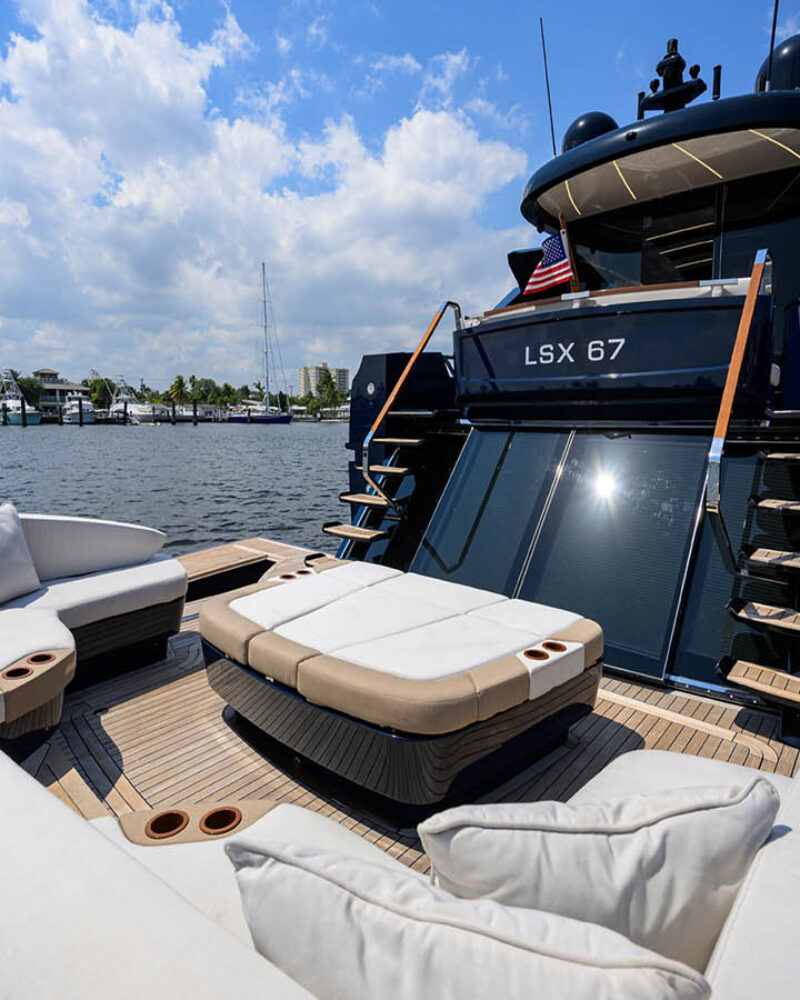 LSX 67 LAZZARA 67' Lazzara 2023 Aft Deck