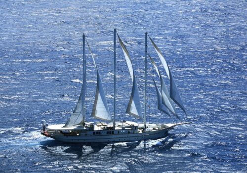 Sailing yacht charter or motor yacht charter?…that IS the question.