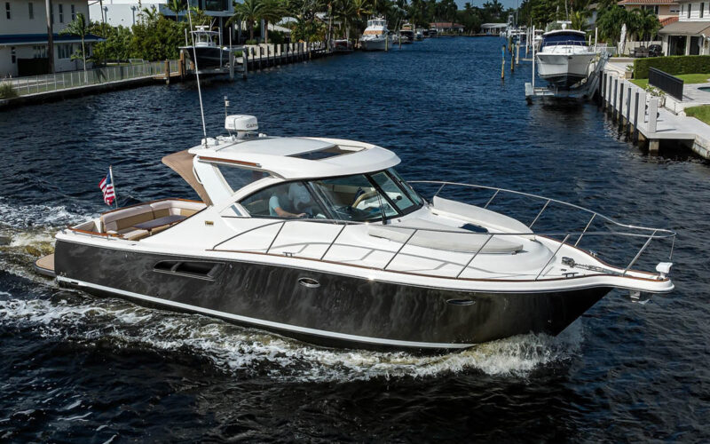 NO VACANCY 36 Tiara 2013 Profile