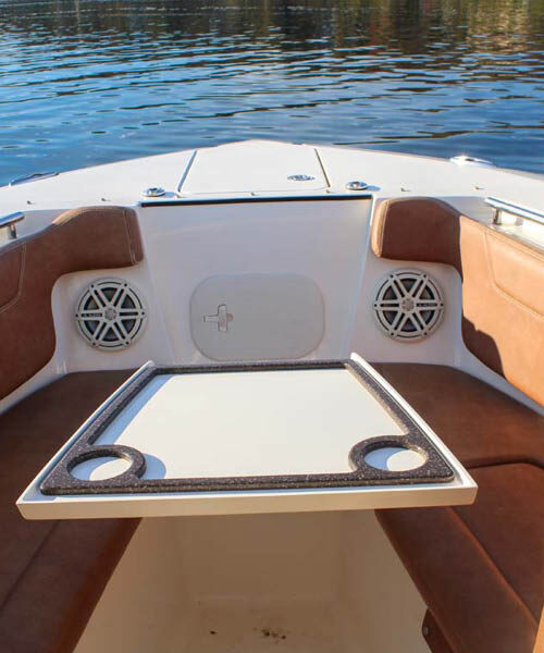 SCOUT 27' Scout Dorado 2018 Aft Table