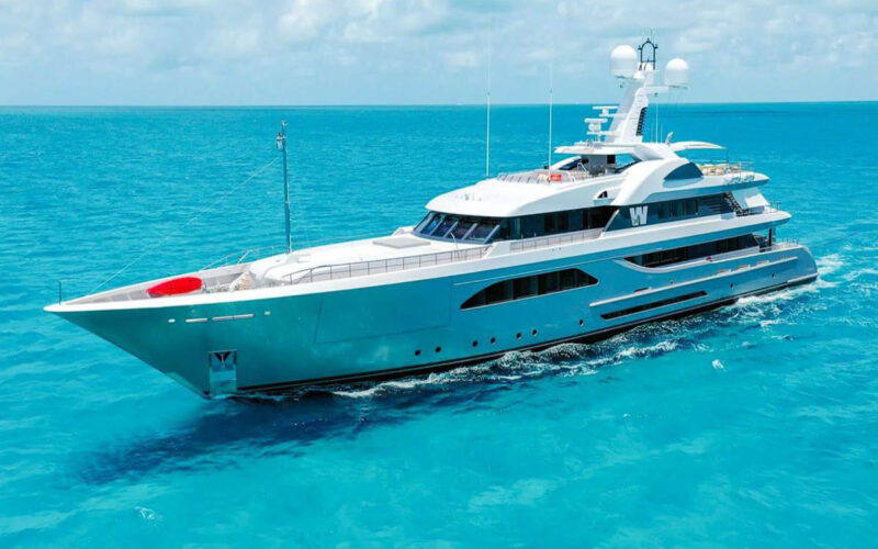 Superyacht W 189' Feadship 2013/2020 Starboard Bow Profile