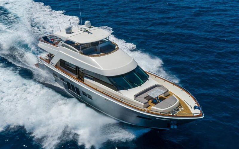 WHISTLE - 76' Lazzara 2012